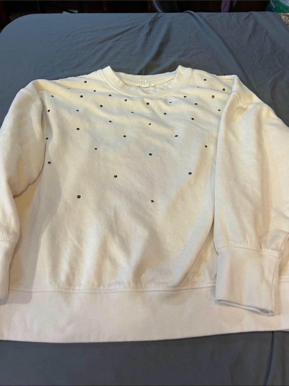 Women’s large Maurices White Crewneck Sweatshirt with silver Stud Details